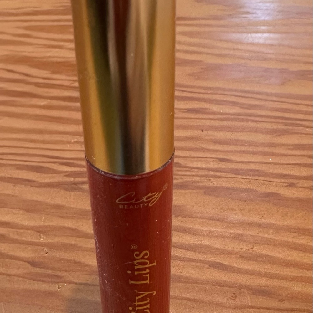 City Lips plumping Lip Gloss